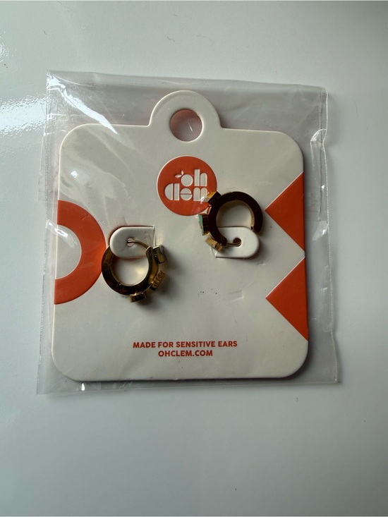 Oh clementine Jewelry - Oh Clem Gold Tone Hoop Earrings for Sensitive Ears NYC themed